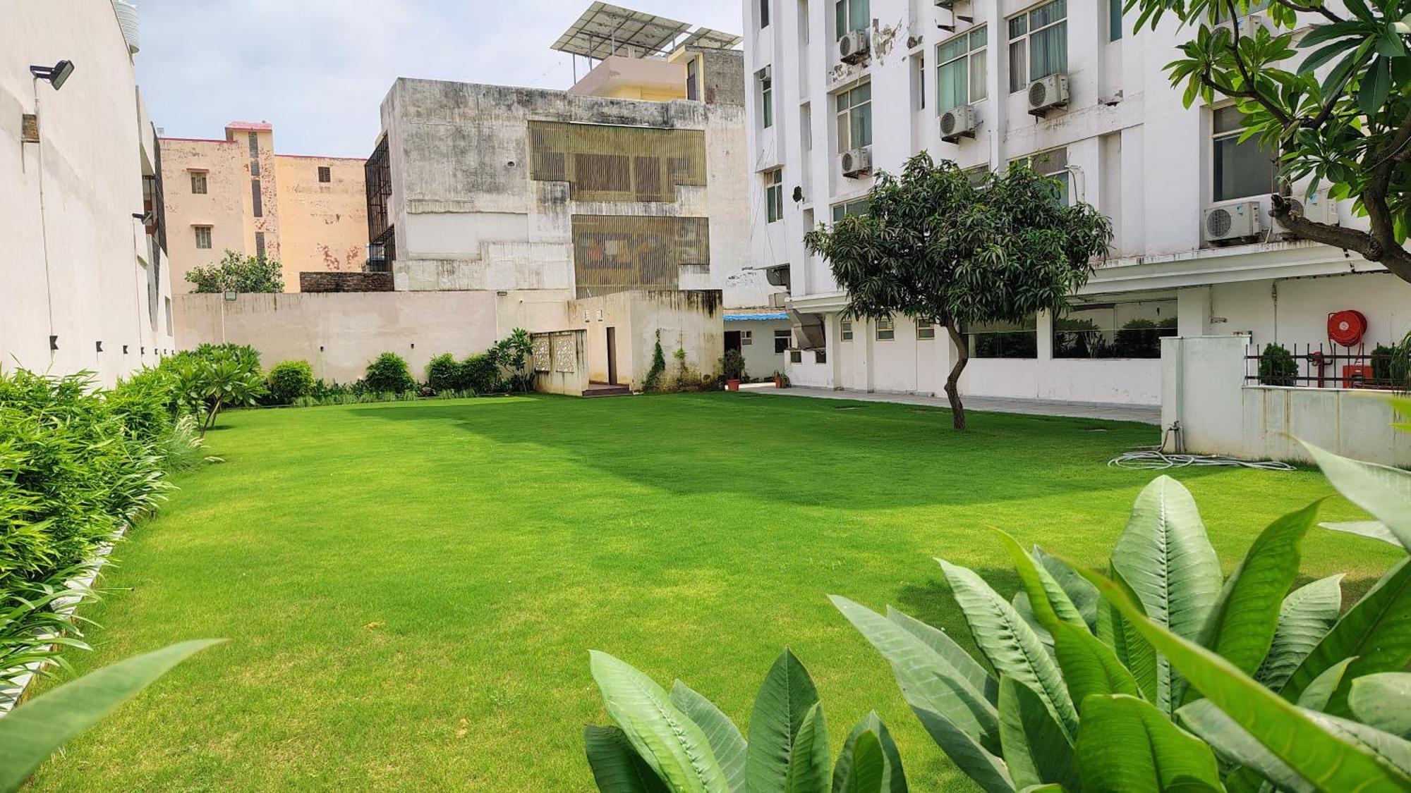 Crestmont Ashapurna Jaipur, Banipark Exterior foto